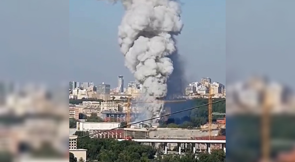 В Лужниках крупный пожар на складе пиротехники